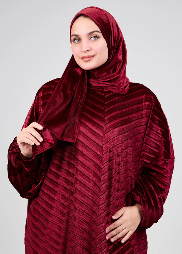 إسدال مليكة قطيفة بليسيه مارون احمر