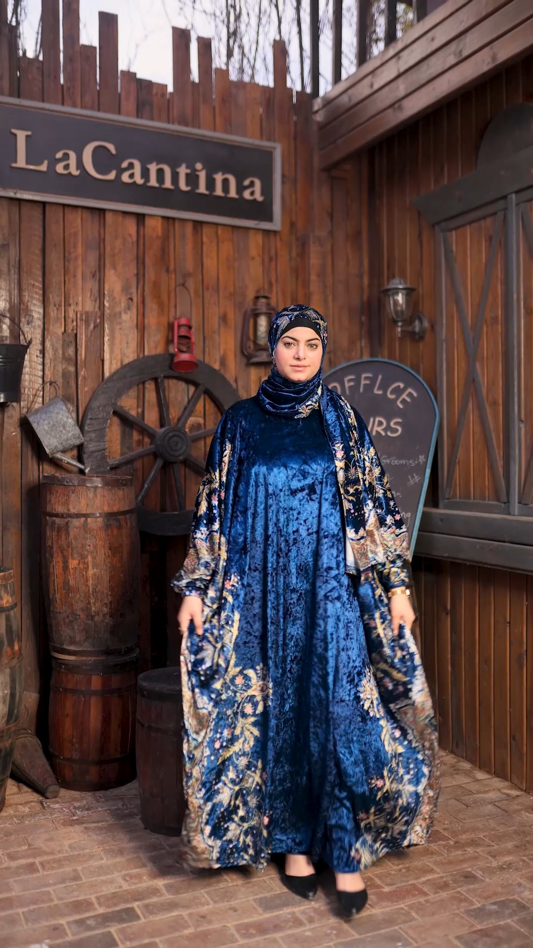 اسدال عباية ازرق  بطرحة منفصلة