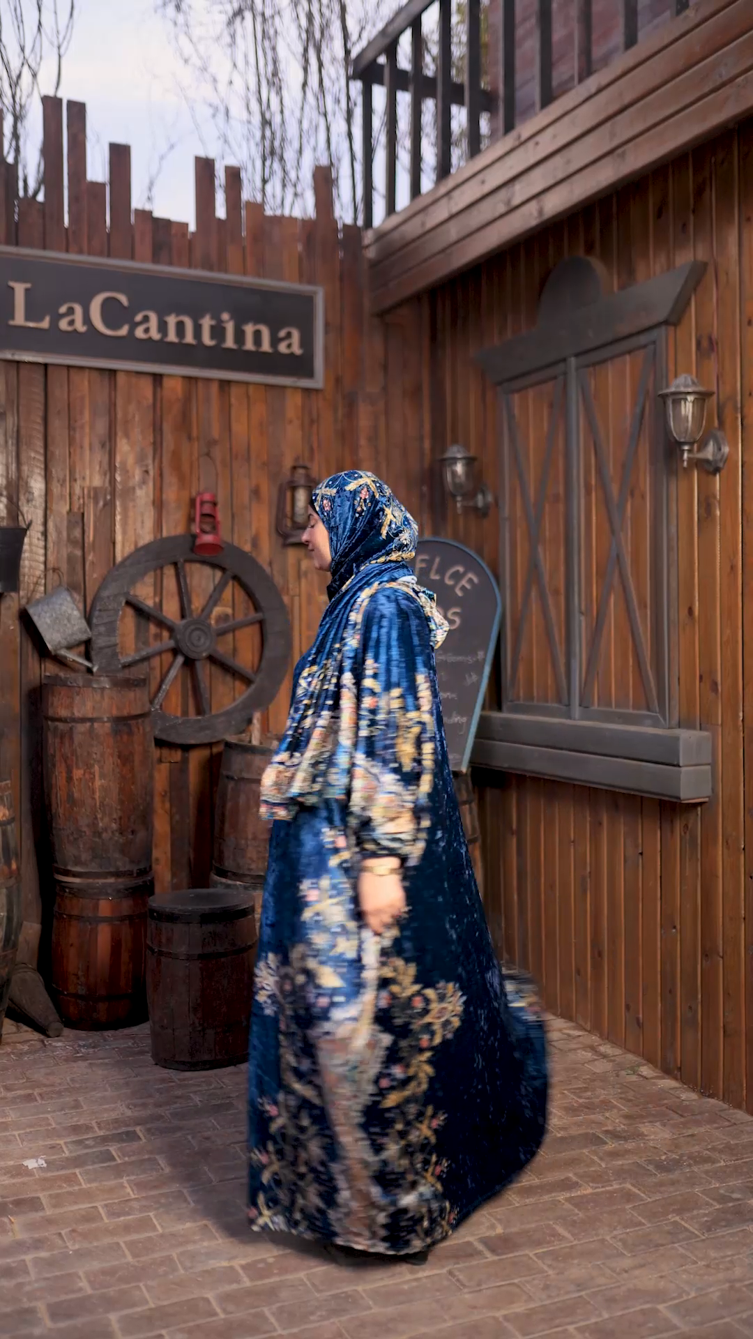 اسدال عباية ازرق  بطرحة منفصلة