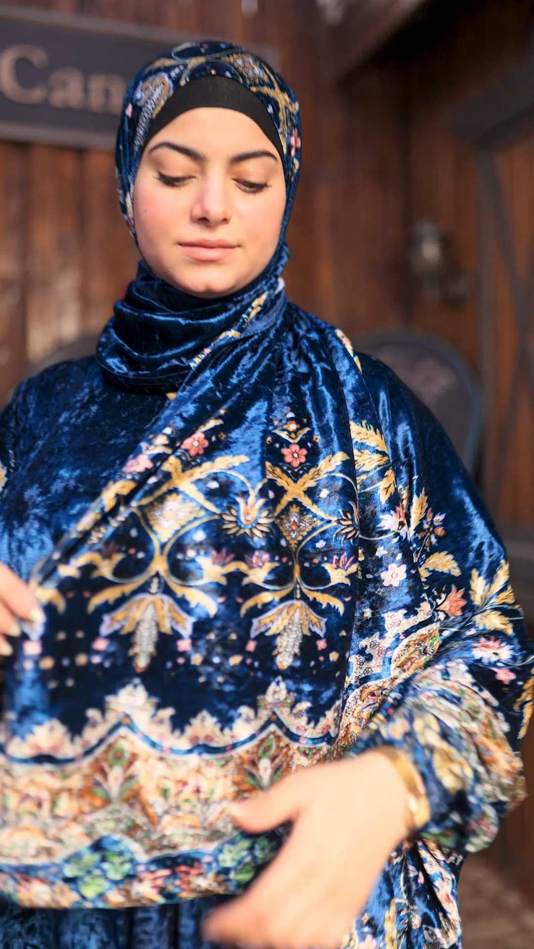 اسدال عباية ازرق  بطرحة منفصلة