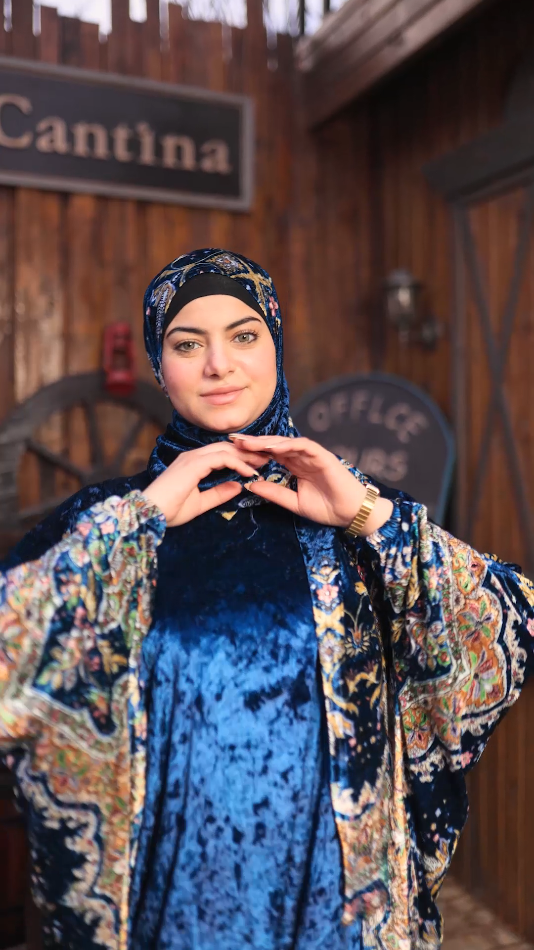 اسدال عباية ازرق  بطرحة منفصلة